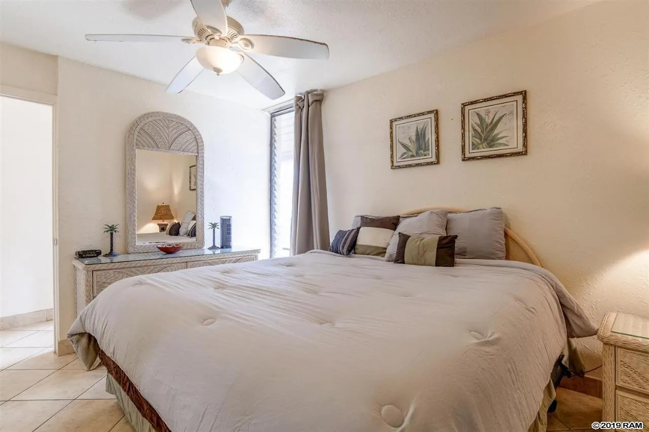 Awesome Paki Maui Beach Condos In Lahaina Aparthotel